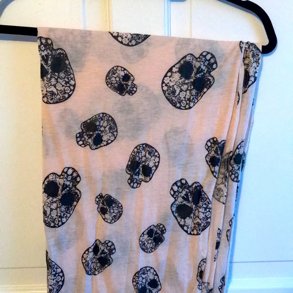 Skull infinity scarf